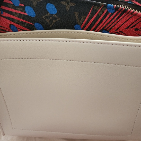 🎉SALE🎉Louis Vuitton 26 pouch - Picture 12 of 14